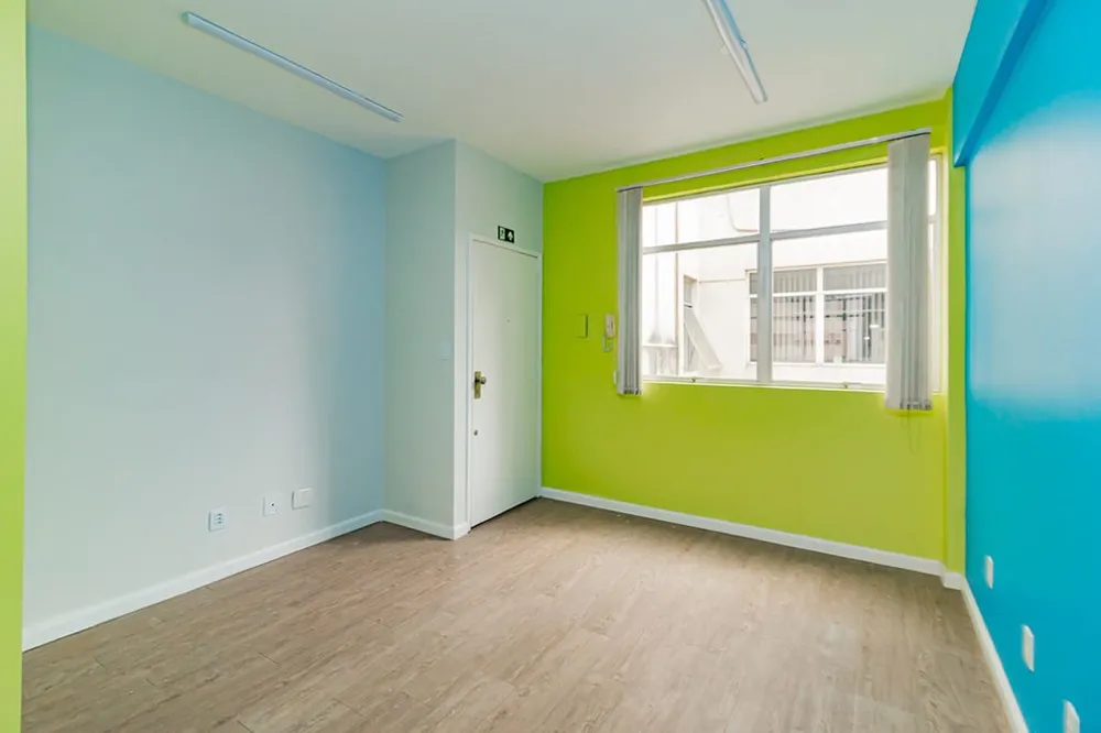 Sala para venda no bairro Auxiliadora em Porto Alegre