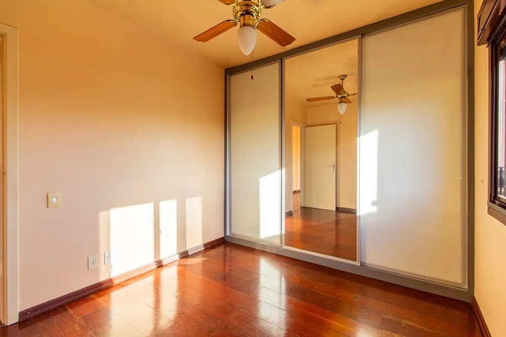 Apartamento para venda no bairro Passo da Areia em Porto Alegre