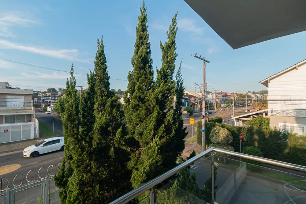 Casa para venda no bairro Guarujá em Porto Alegre