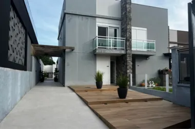 Casa para venda no bairro Lomba do Pinheiro em Porto Alegre