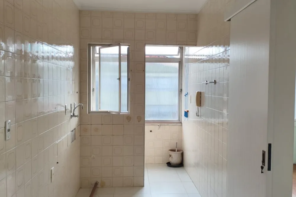 Apartamento para venda no bairro Vila Ipiranga em Porto Alegre
