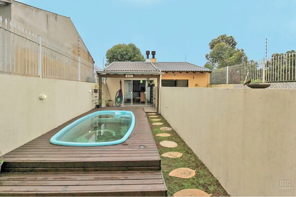 Casa para venda no bairro Guarujá em Porto Alegre