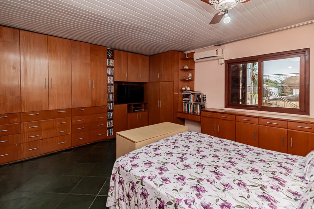 Casa para venda no bairro Vila Ipiranga em Porto Alegre