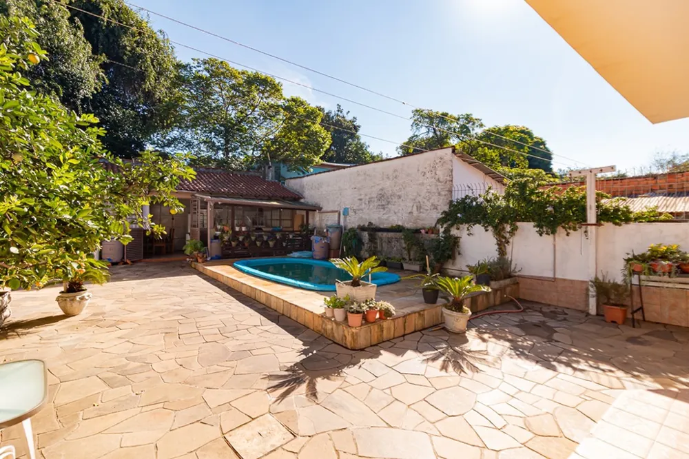 Casa para venda no bairro Jardim Itu Sabará em Porto Alegre