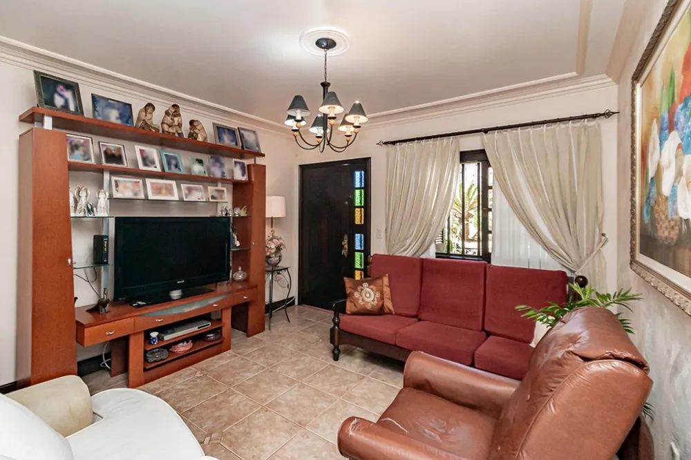 Casa para venda no bairro Jardim Itu Sabará em Porto Alegre