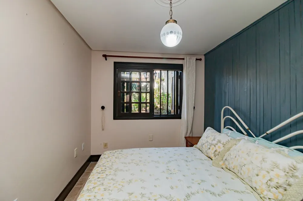 Casa para venda no bairro Jardim Itu Sabará em Porto Alegre