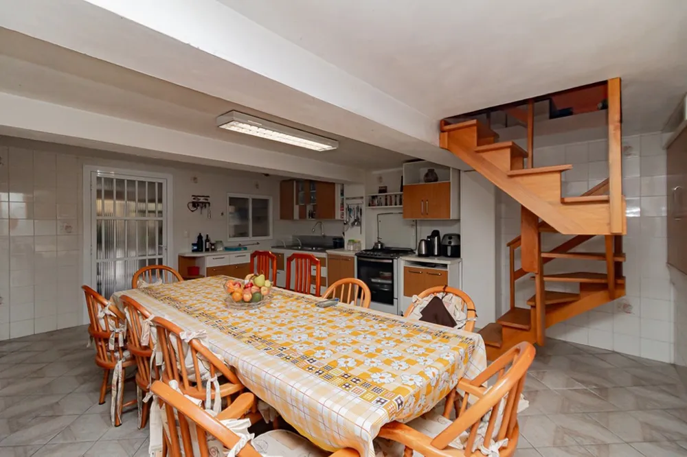 Casa para venda no bairro Vila Ipiranga em Porto Alegre