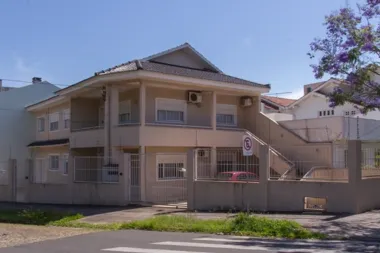 Casa para venda no bairro Vila Ipiranga em Porto Alegre