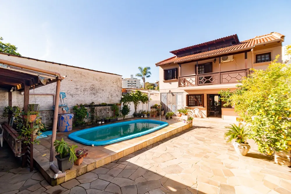 Casa para venda no bairro Jardim Itu Sabará em Porto Alegre