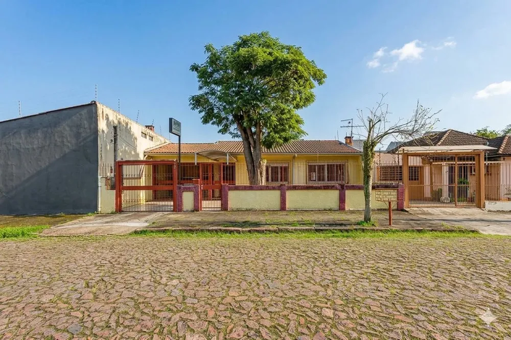 Casa para venda no bairro Partenon em Porto Alegre