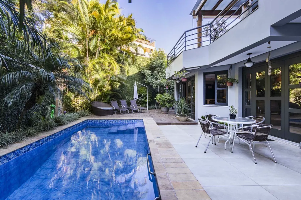 Casa para venda no bairro Chácara das Pedras em Porto Alegre