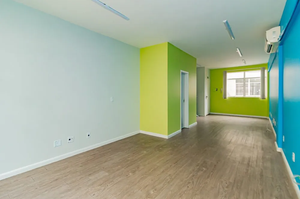 Sala para venda no bairro Auxiliadora em Porto Alegre
