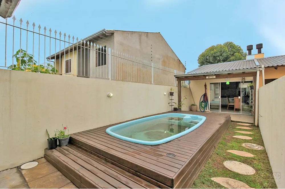 Casa para venda no bairro Guarujá em Porto Alegre
