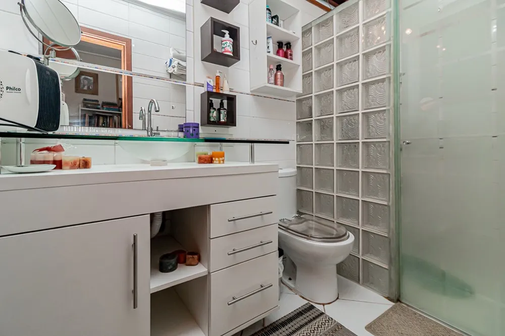 Casa para venda no bairro Vila Ipiranga em Porto Alegre