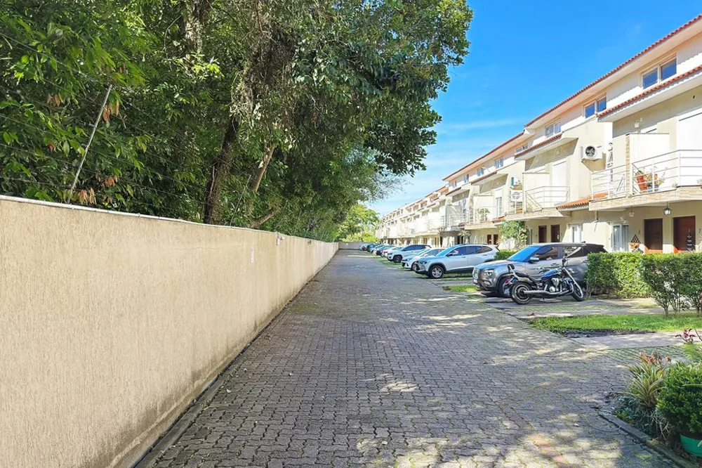 Casa em Condomínio para venda no bairro Hípica em Porto Alegre