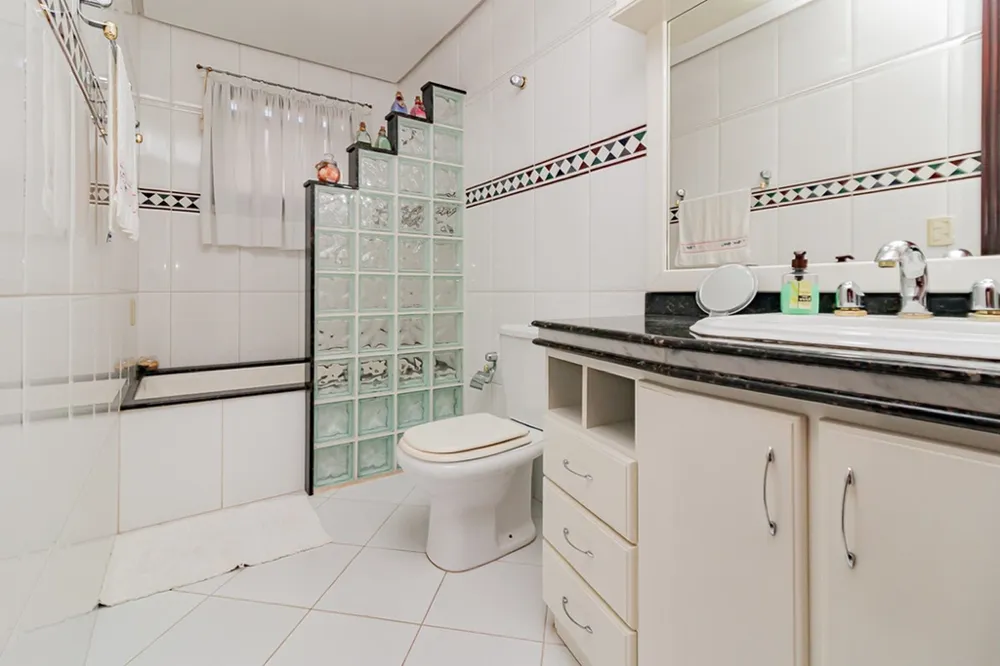 Casa para venda no bairro Jardim Itu Sabará em Porto Alegre