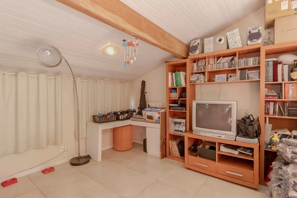 Casa para venda no bairro Lomba do Pinheiro em Porto Alegre