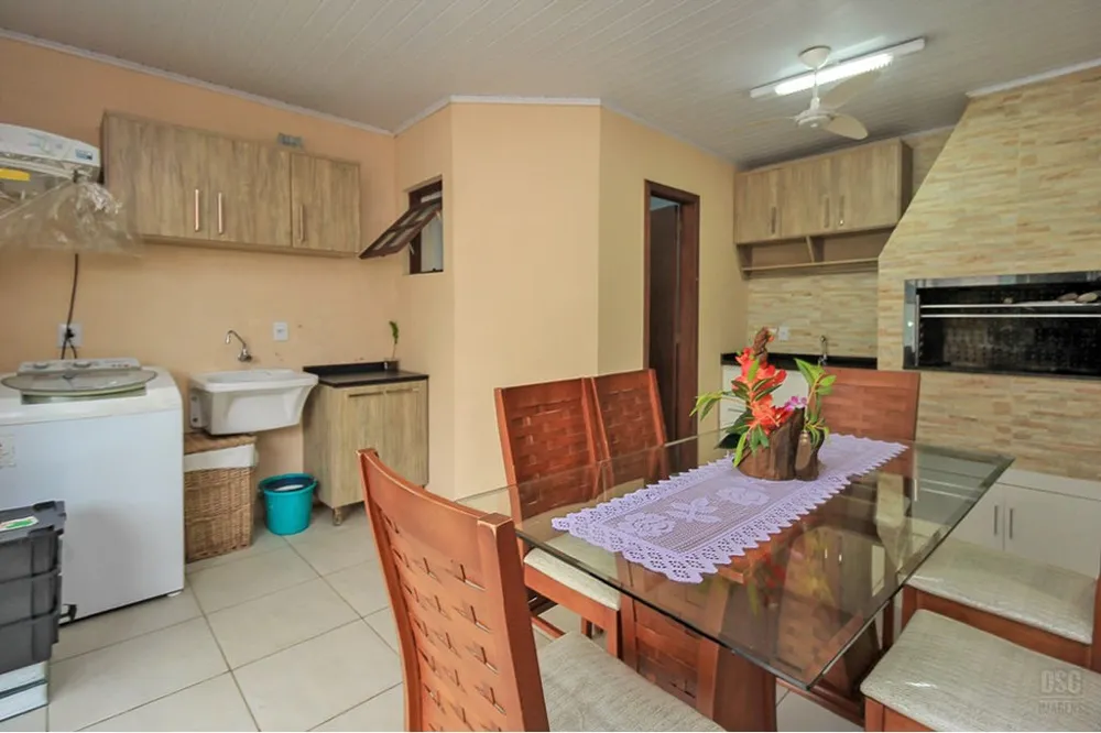 Casa para venda no bairro Guarujá em Porto Alegre