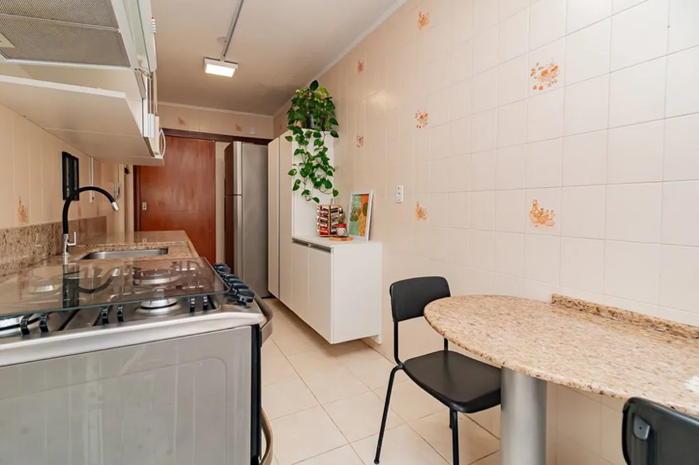 Apartamento para venda no bairro Vila Ipiranga em Porto Alegre