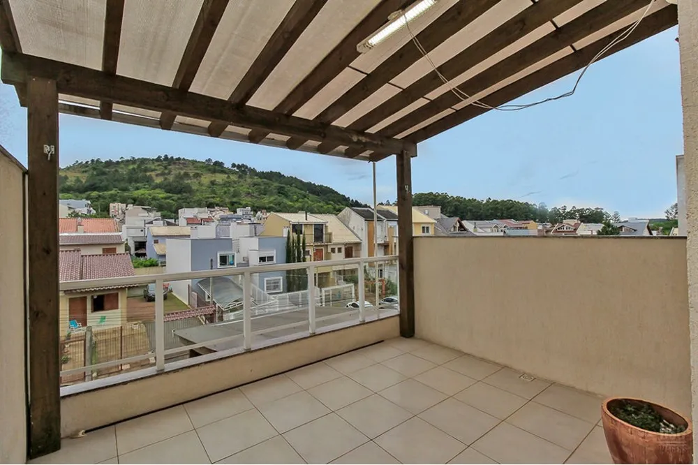Casa para venda no bairro Guarujá em Porto Alegre