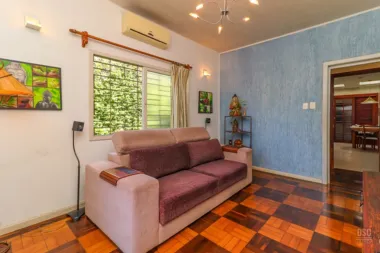 Casa para venda no bairro Passo da Areia em Porto Alegre