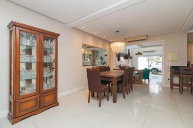 Casa para venda no bairro Guarujá em Porto Alegre