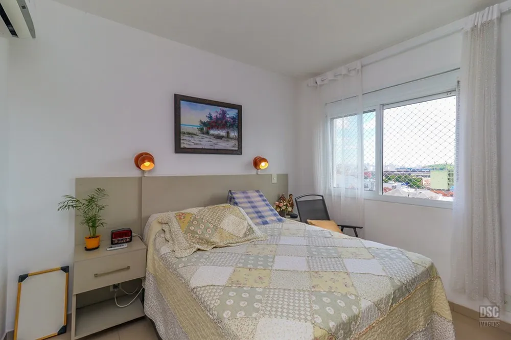 Apartamento para venda no bairro Medianeira em Porto Alegre