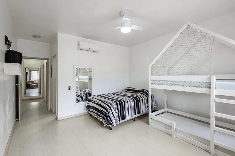 Casa para venda no bairro Partenon em Porto Alegre