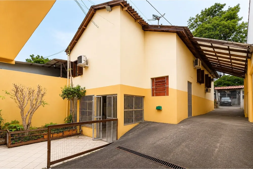 Casa para venda no bairro Vila Ipiranga em Porto Alegre