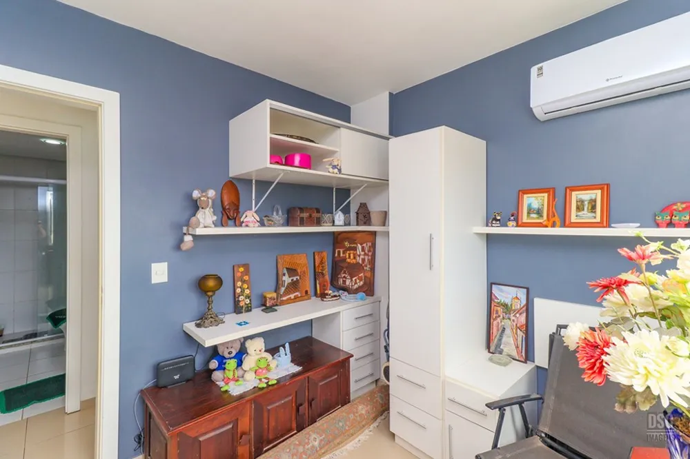 Apartamento para venda no bairro Medianeira em Porto Alegre