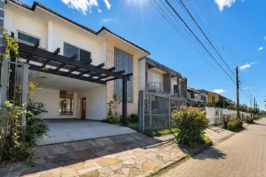 Casa em Condomínio para venda no bairro Hípica em Porto Alegre