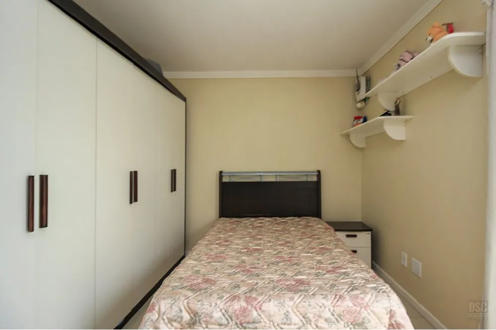 Casa para venda no bairro Guarujá em Porto Alegre
