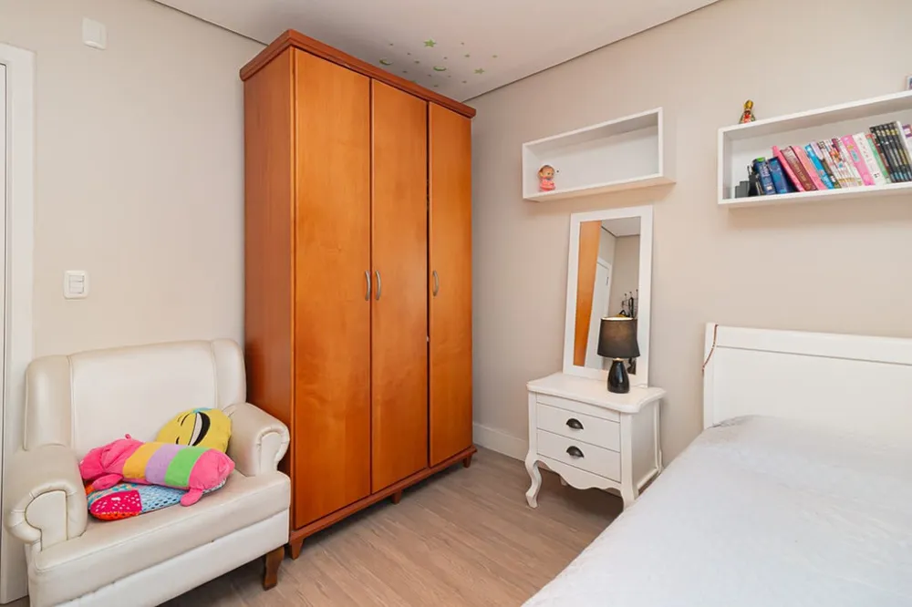 Casa para venda no bairro Guarujá em Porto Alegre