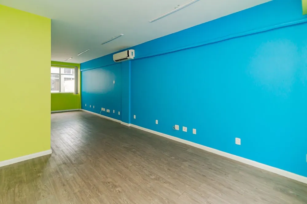 Sala para venda no bairro Auxiliadora em Porto Alegre