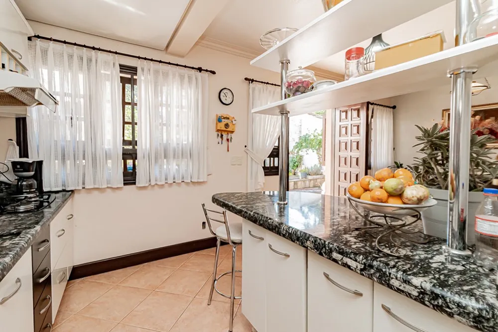 Casa para venda no bairro Jardim Itu Sabará em Porto Alegre