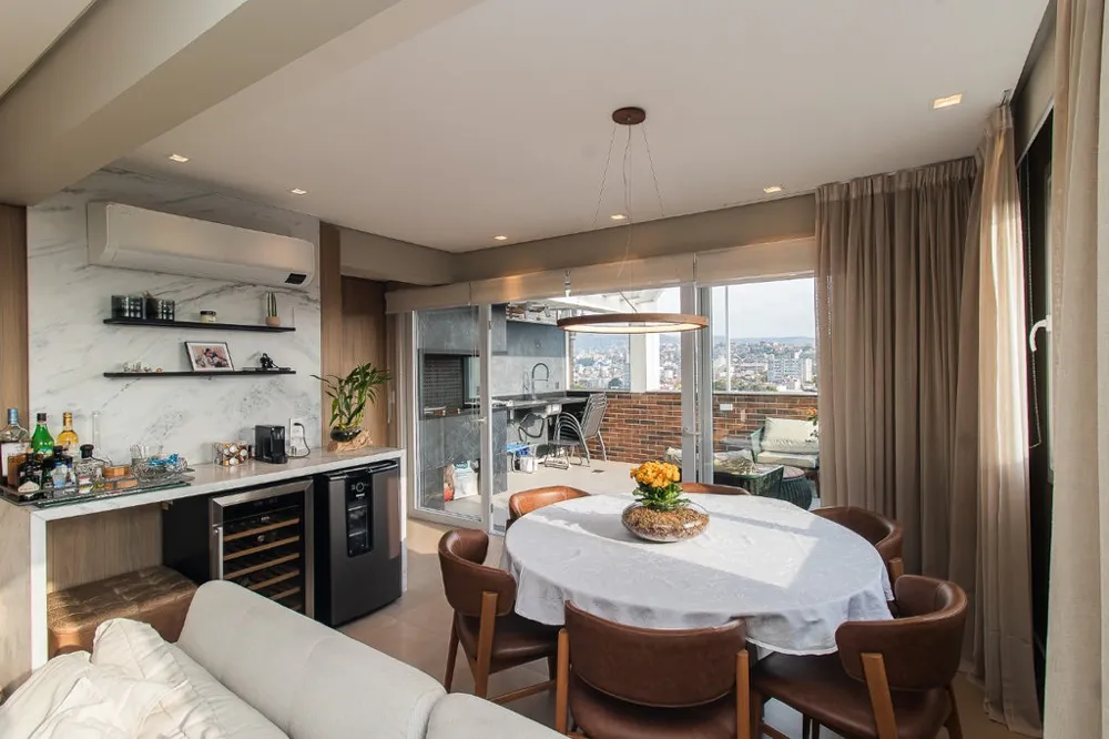 Cobertura Duplex para venda no bairro Jardim Botânico em Porto Alegre