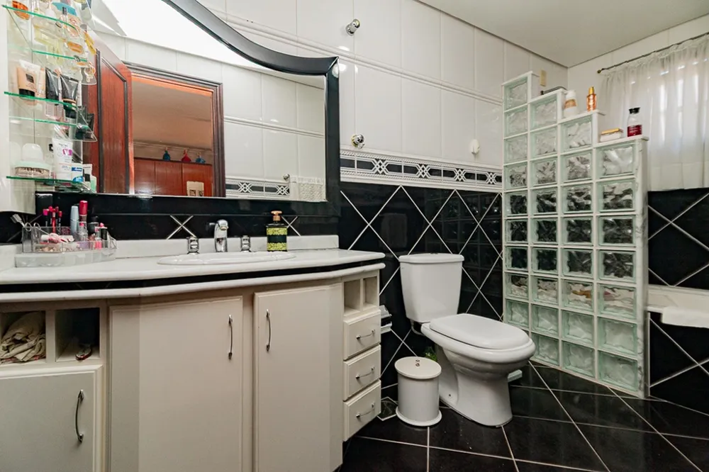 Casa para venda no bairro Jardim Itu Sabará em Porto Alegre
