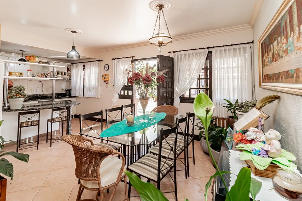 Casa para venda no bairro Jardim Itu Sabará em Porto Alegre