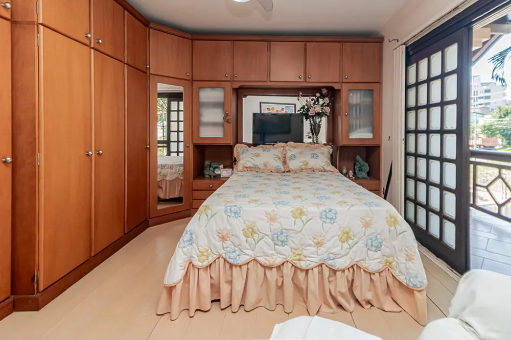 Casa para venda no bairro Jardim Itu Sabará em Porto Alegre