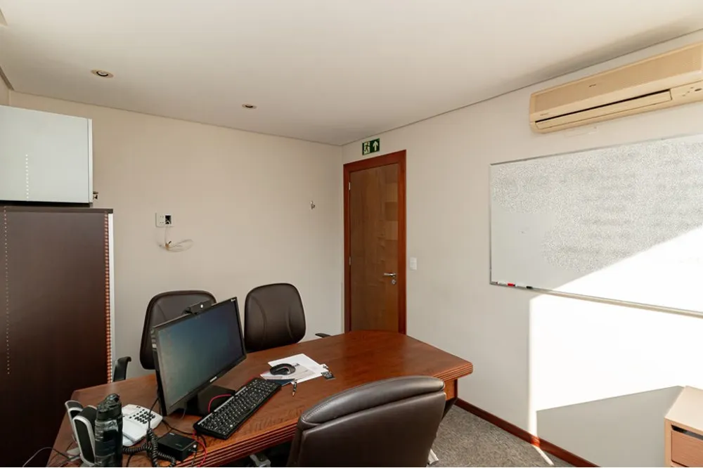 Sala para venda no bairro Menino Deus em Porto Alegre