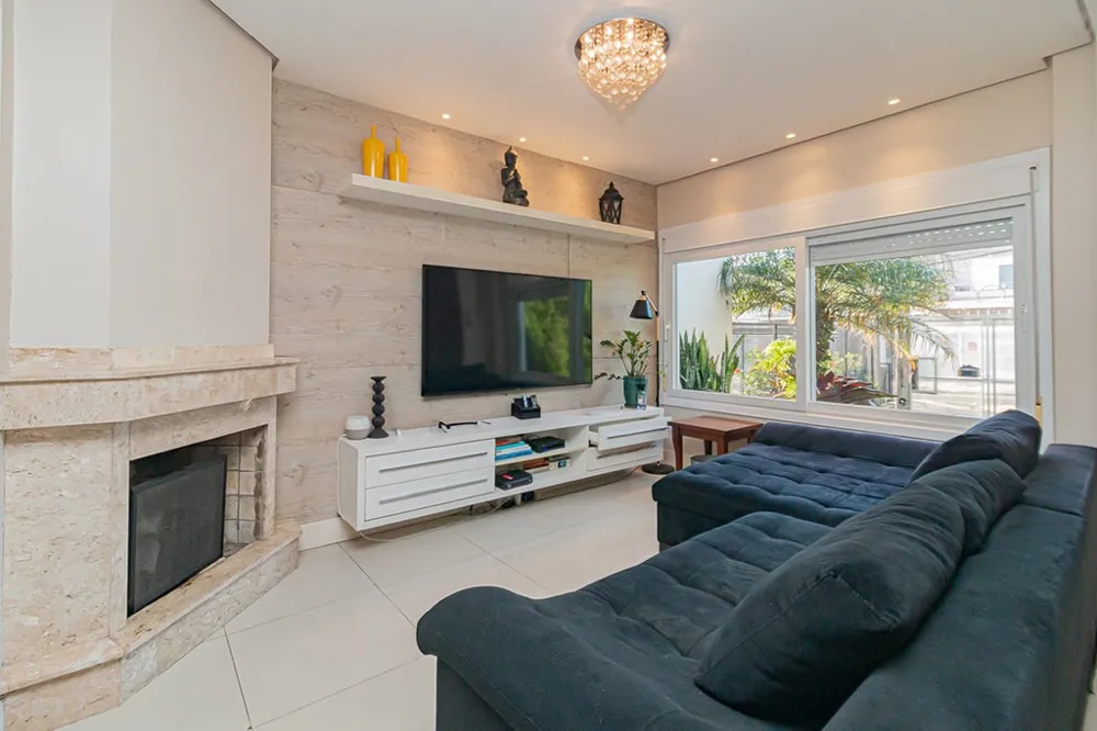 Casa para venda no bairro Guarujá em Porto Alegre