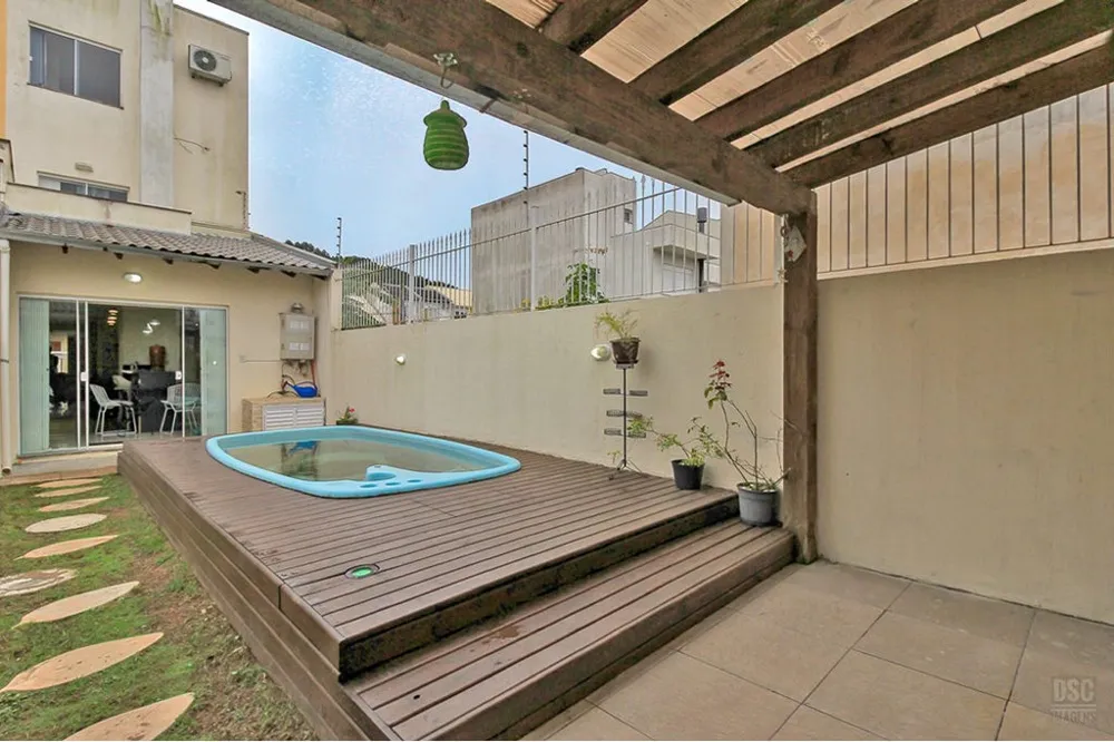 Casa para venda no bairro Guarujá em Porto Alegre
