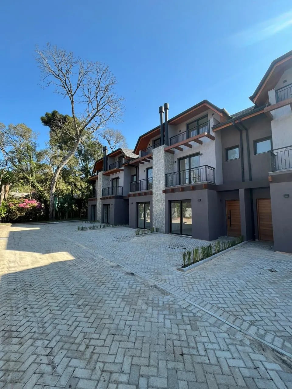 Sobrado Triplex para venda no bairro SANTA TEREZINHA em Canela