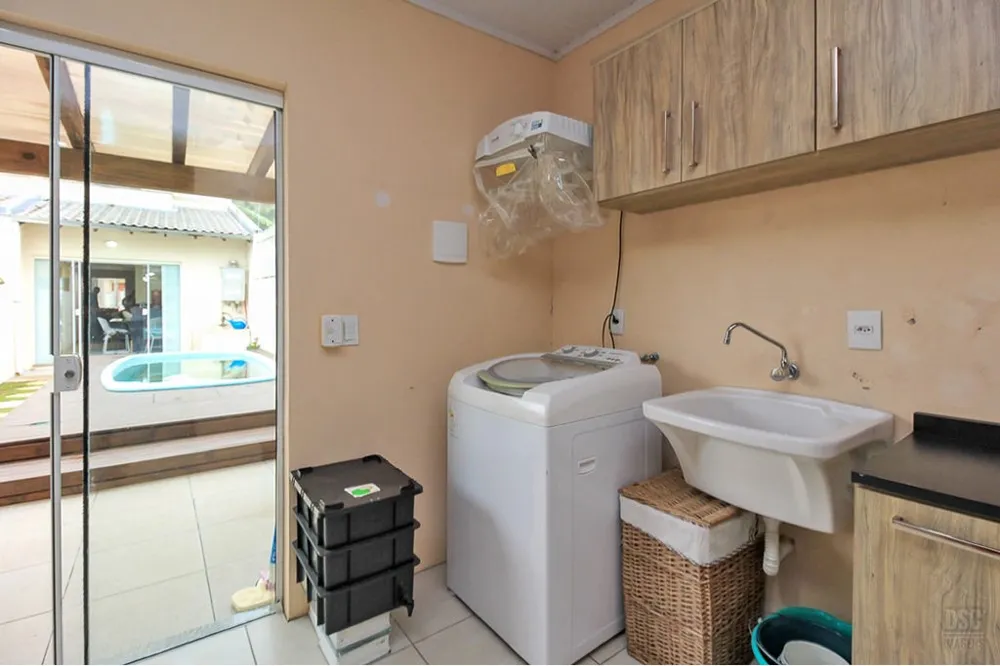 Casa para venda no bairro Guarujá em Porto Alegre