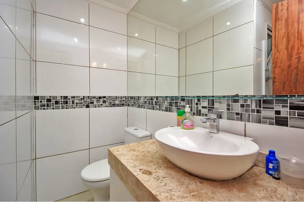 Casa para venda no bairro Guarujá em Porto Alegre