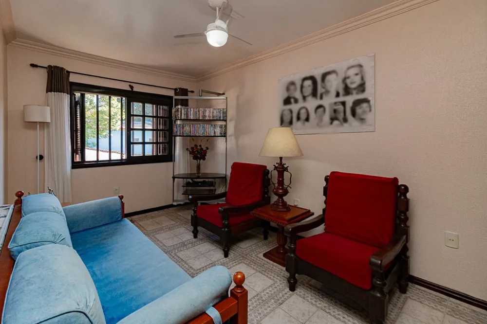 Casa para venda no bairro Jardim Itu Sabará em Porto Alegre