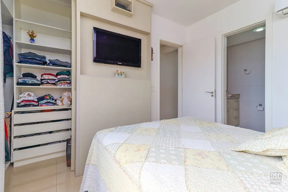 Apartamento para venda no bairro Medianeira em Porto Alegre