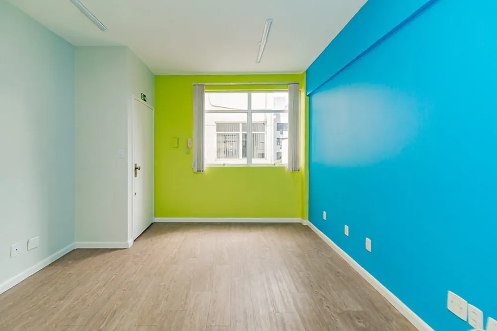 Sala para venda no bairro Auxiliadora em Porto Alegre