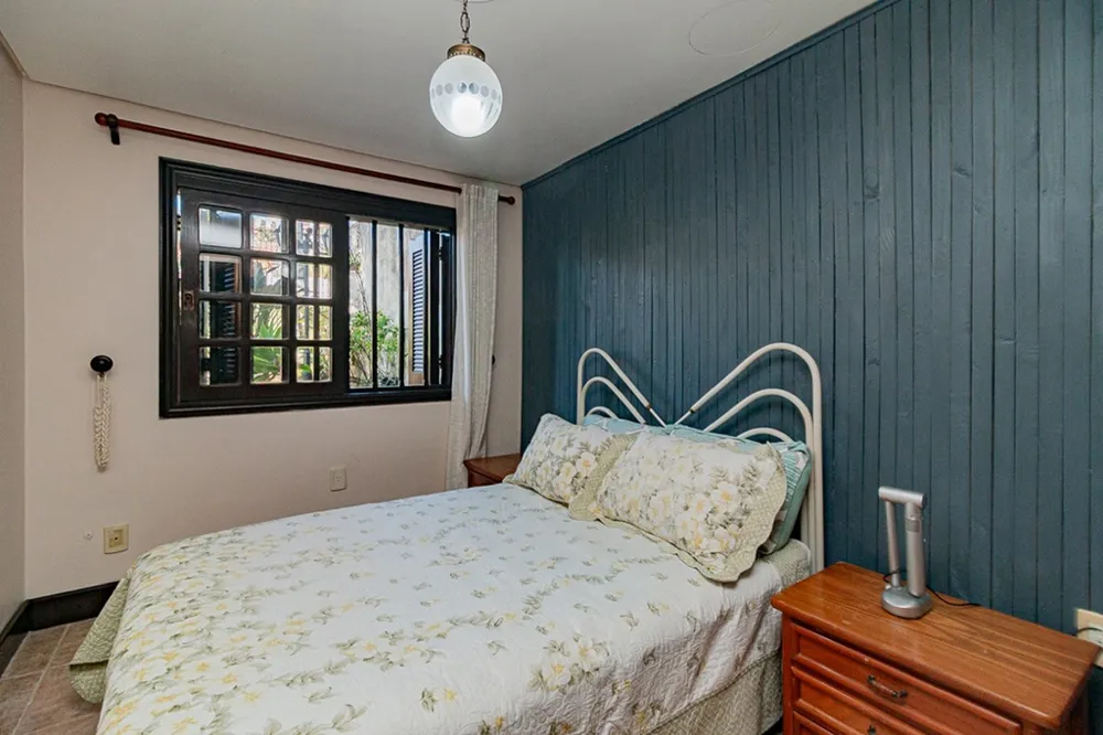 Casa para venda no bairro Jardim Itu Sabará em Porto Alegre