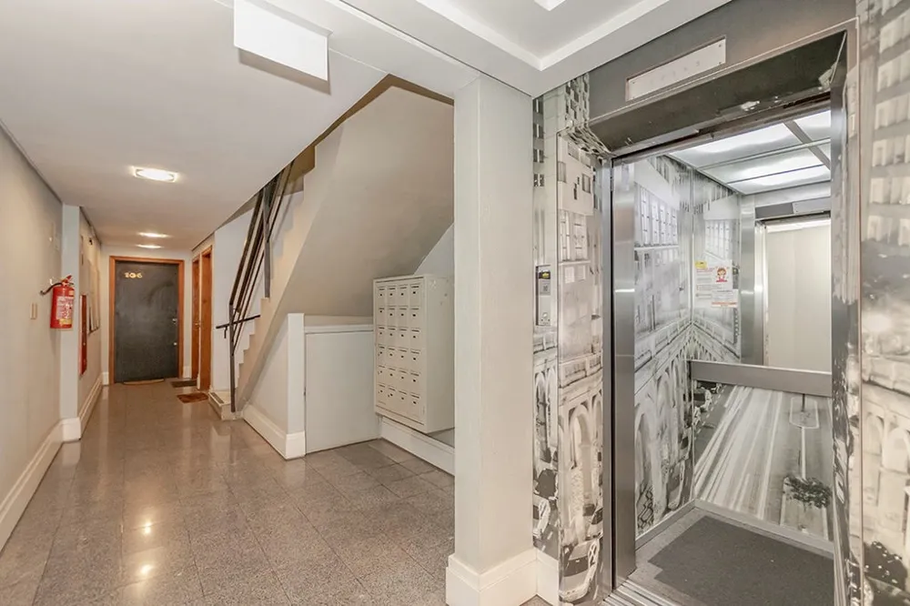 Sala para venda no bairro Petrópolis em Porto Alegre